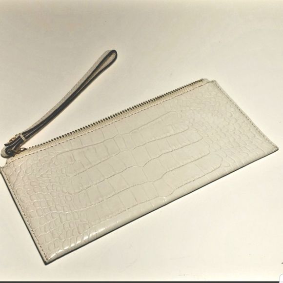 Kate Spade Leather Animal Embossed Pouch Wristlet - Picture 2 of 7